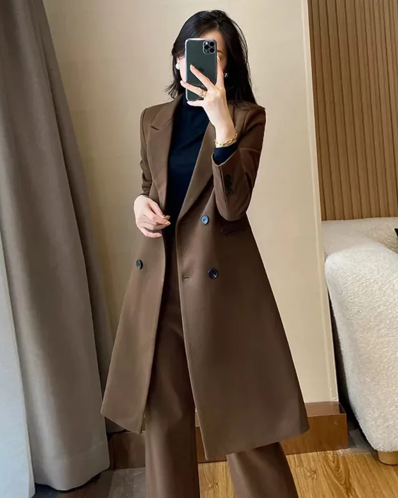 Sobretudo Feminino com Corte Reto e Lapela Elegante Nadia