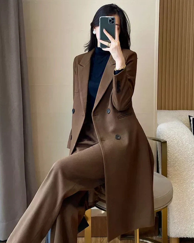 Sobretudo Feminino com Corte Reto e Lapela Elegante Nadia