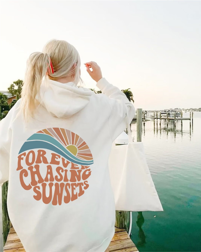 Moletom Feminino com Capuz 'Forever Chasing Sunsets' Nina