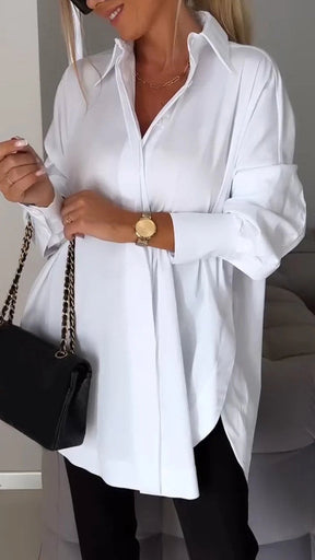 Camisa e blusa branca com fenda e lapela