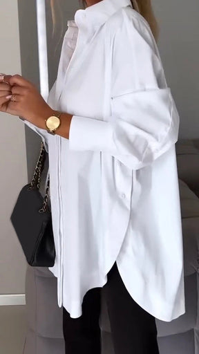 Camisa e blusa branca com fenda e lapela