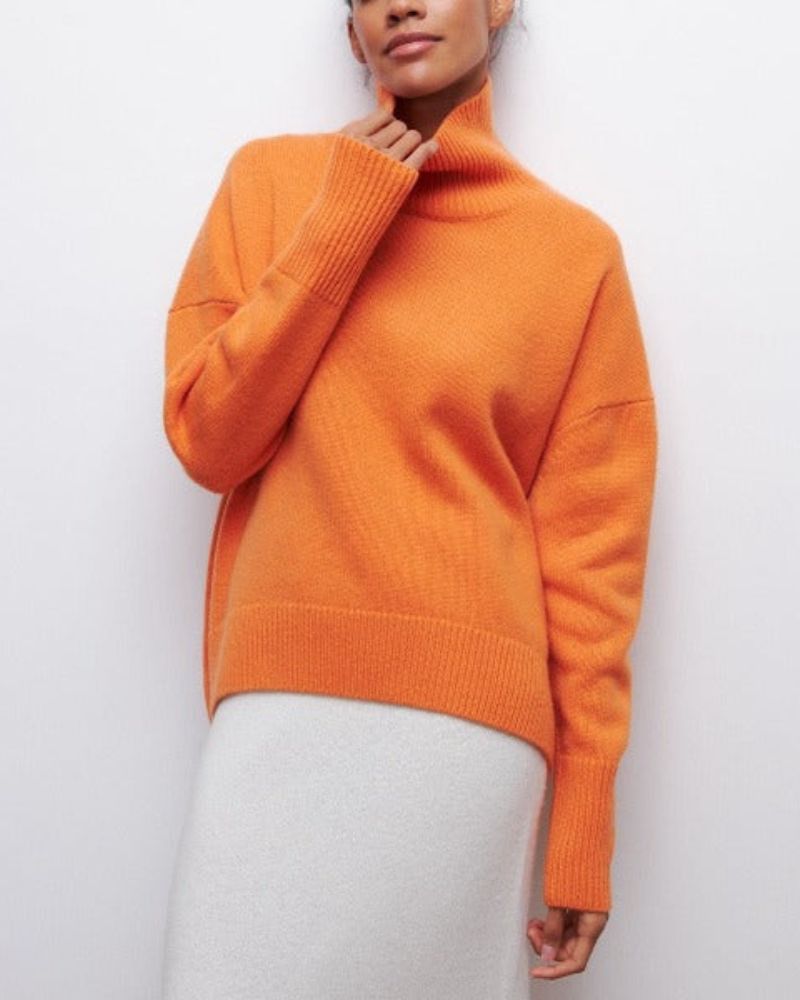 Blusa Feminina Oversized com Gola Alta Sabrina - 2
