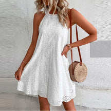 Vestido Feminino Curto em Laise Gola Redonda
