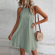 Vestido Feminino Curto em Laise Gola Redonda