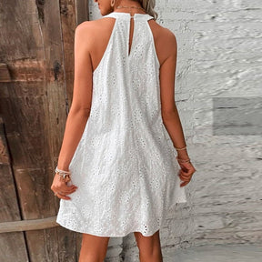 Vestido Feminino Curto em Laise Gola Redonda