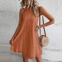 Vestido Feminino Curto em Laise Gola Redonda