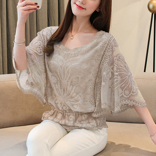 Blusa De Renda Feminina Manga Três Quartos Bege / P 002