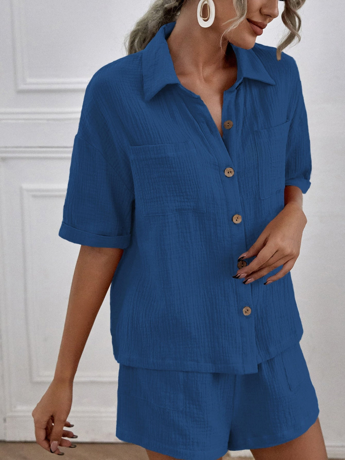 Camisa com Bolsos Duplos e Shorts de Linho