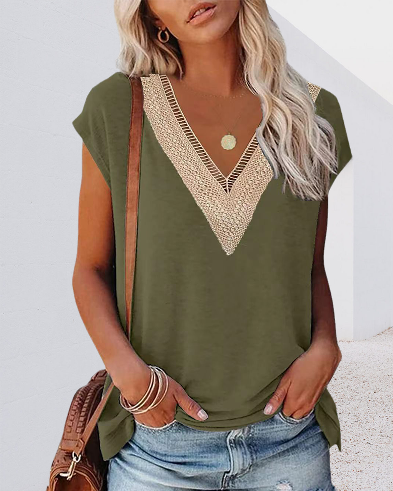 Camiseta com Decote em V em Renda Feminina
