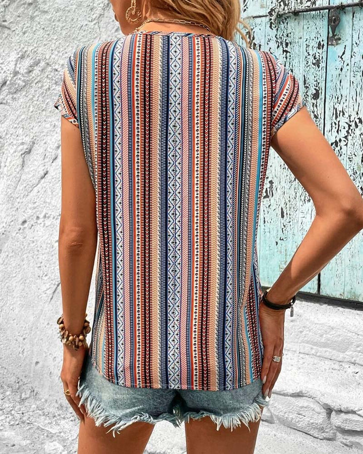 Camiseta Feminina Colorida com Renda Decote em V