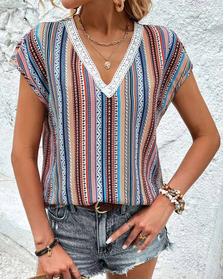 Camiseta Feminina Colorida com Renda Decote em V