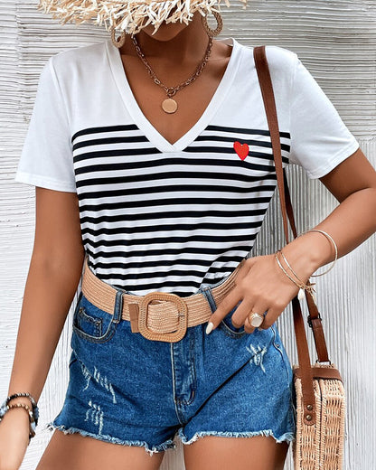 Camiseta Feminina Listrada Decote V