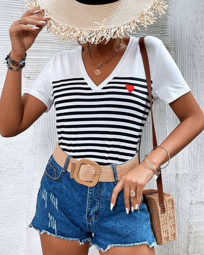 Camiseta Feminina Listrada Decote V