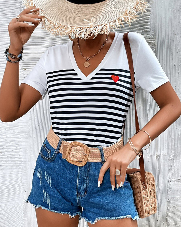 Camiseta Feminina Listrada Decote V