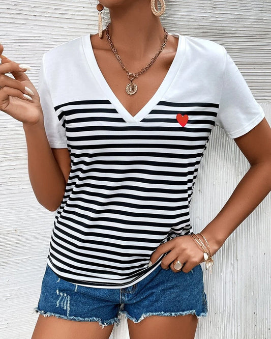 Camiseta Feminina Listrada Decote V