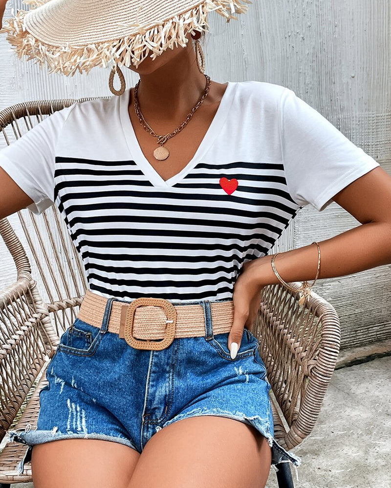 Camiseta Feminina Listrada Decote V