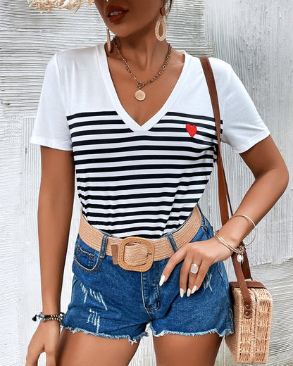 Camiseta Feminina Listrada Decote V
