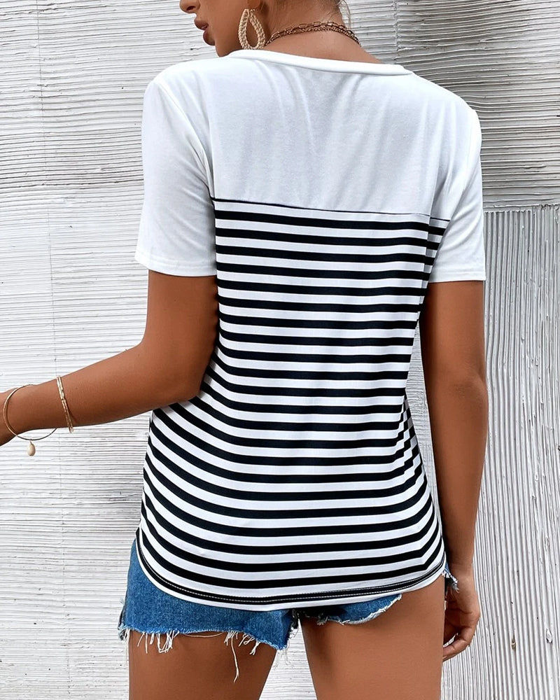 Camiseta Feminina Listrada Decote V