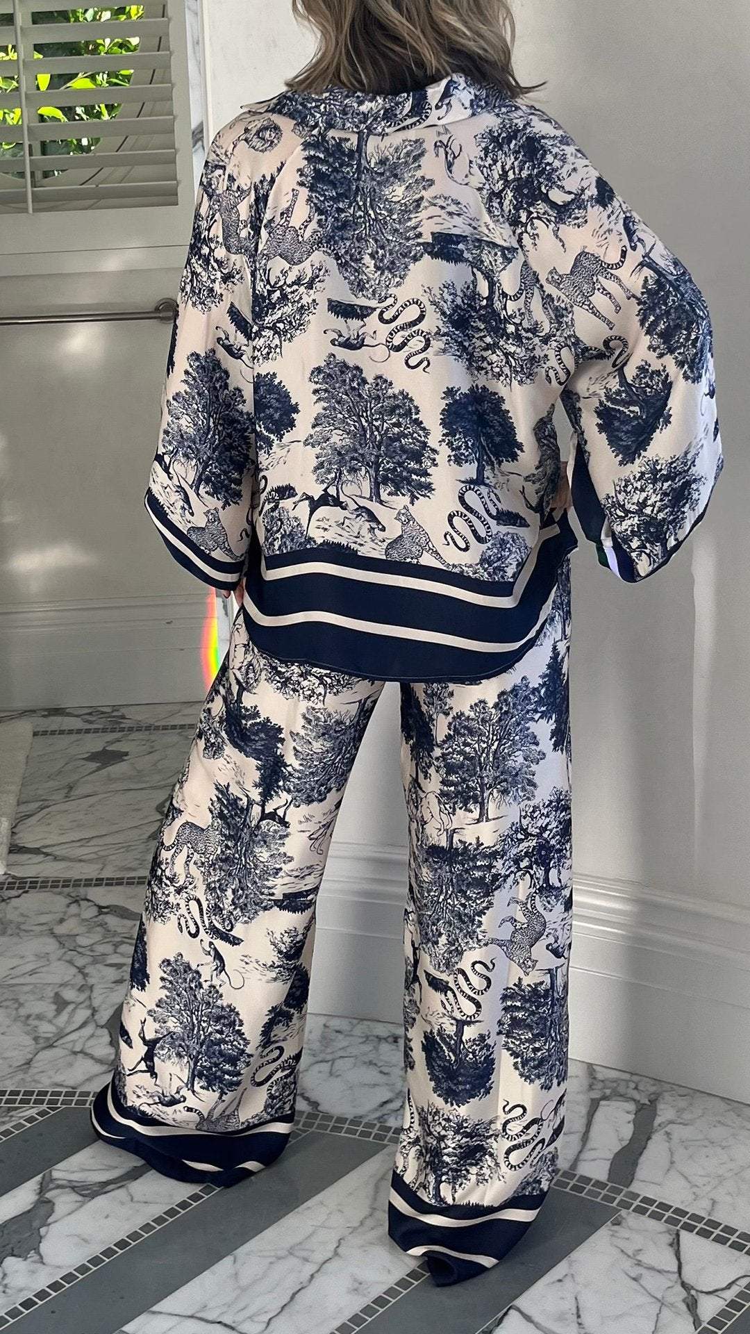 Conjunto Casual de Manga Longa Estampado com Decote em V - 4