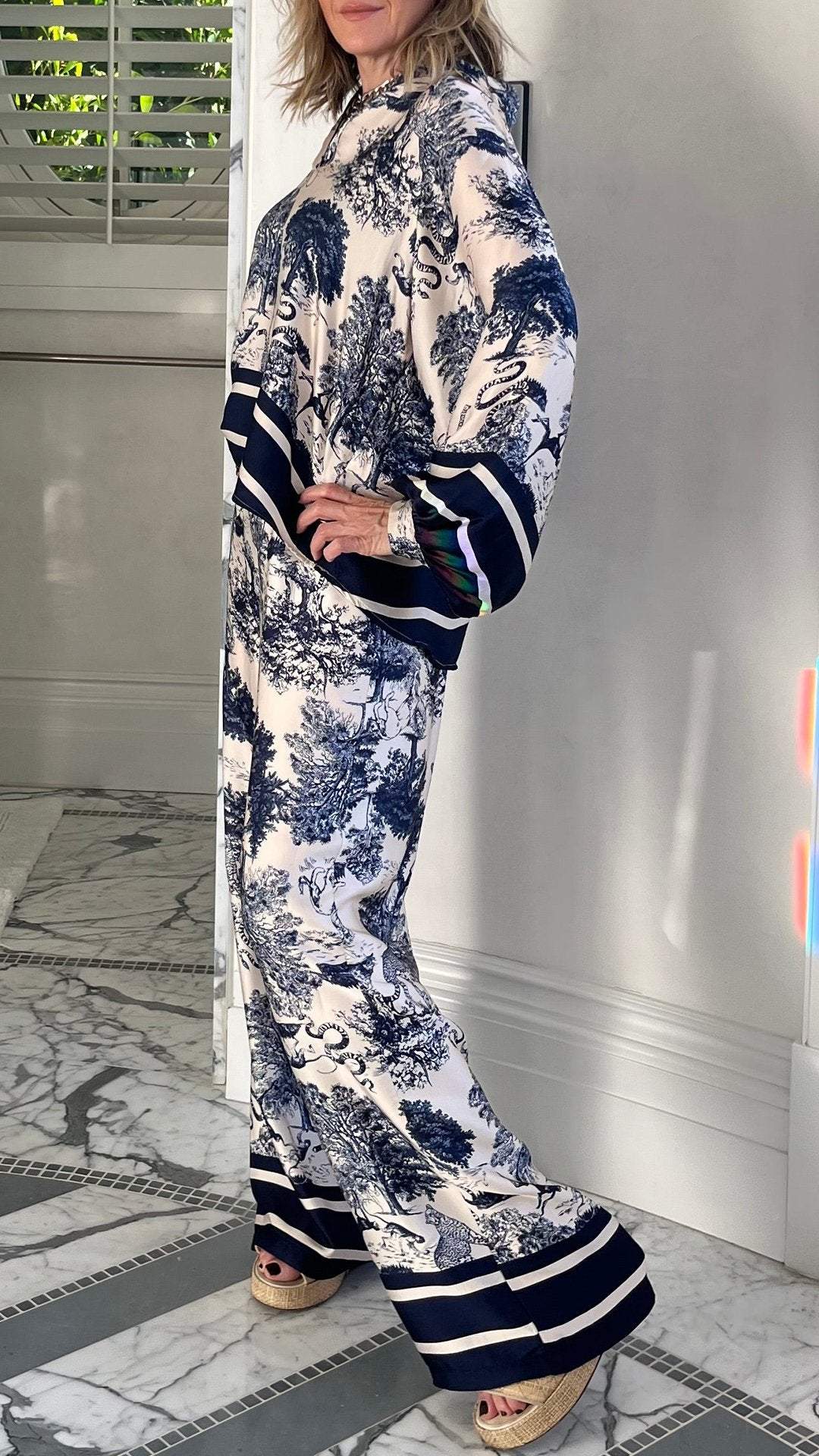 Conjunto Casual de Manga Longa Estampado com Decote em V - 3
