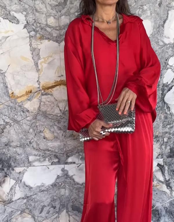 Conjunto de Calças de Cetim com Decote em V