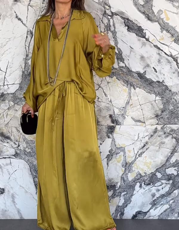 Conjunto de Calças de Cetim com Decote em V