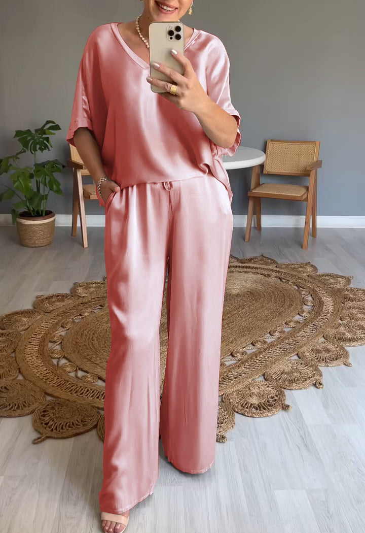 Conjunto de Cetim com Decote em V de Duas Peças