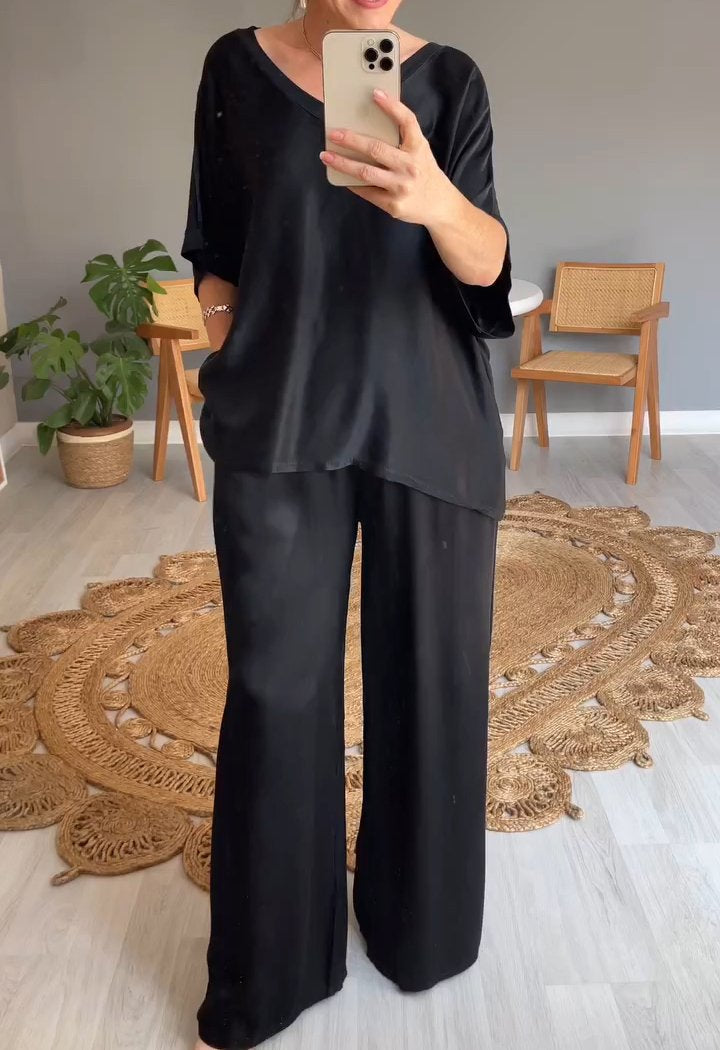 Conjunto de Cetim com Decote em V de Duas Peças