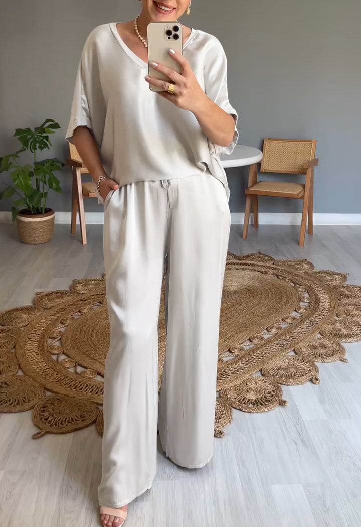 Conjunto de Cetim com Decote em V de Duas Peças