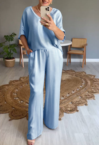 Conjunto de Cetim com Decote em V de Duas Peças