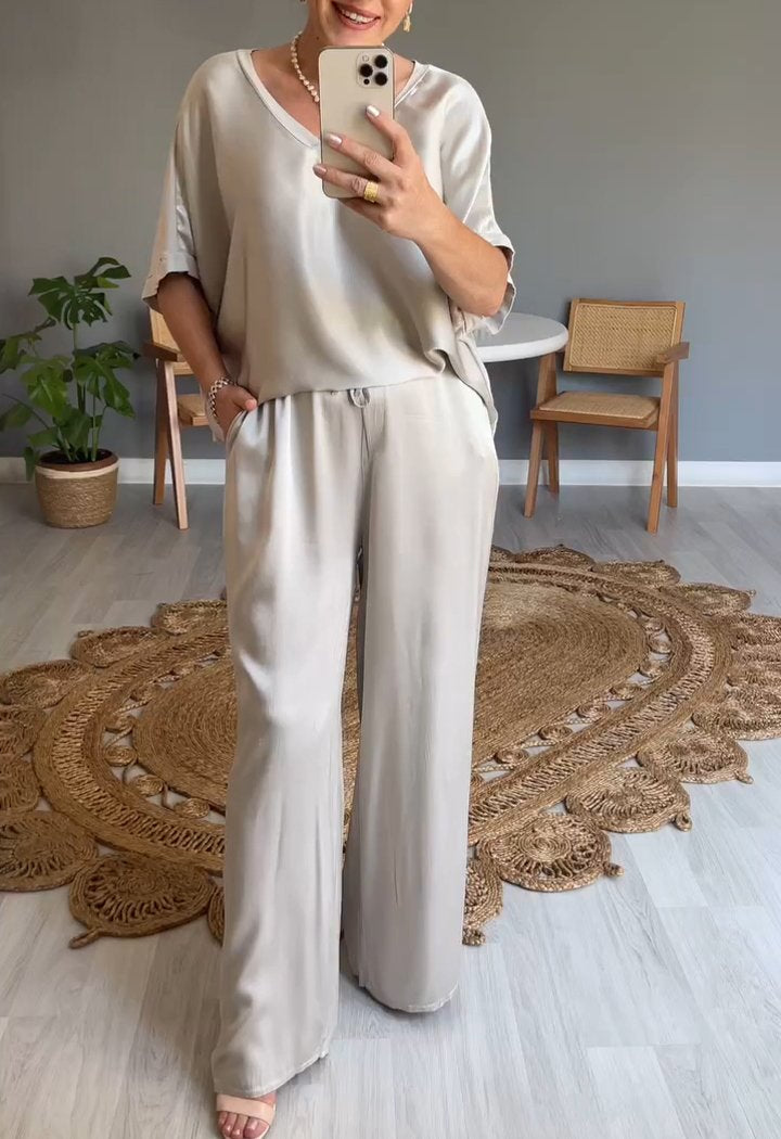 Conjunto de Cetim com Decote em V de Duas Peças