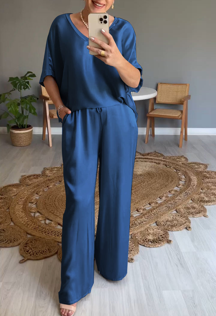 Conjunto de Cetim com Decote em V de Duas Peças