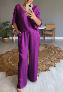 Conjunto de Cetim com Decote em V de Duas Peças