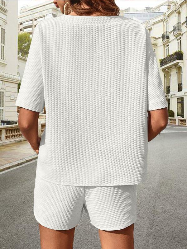 Conjunto de Duas Peças com Camisa de Manga Curta e Shorts