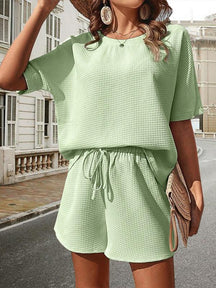 Conjunto de Duas Peças com Camisa de Manga Curta e Shorts