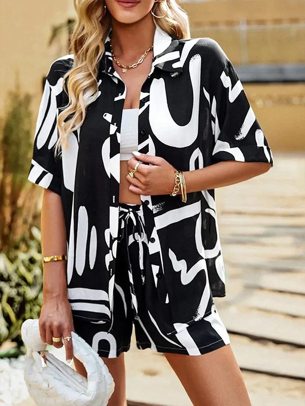 Conjunto de Duas Peças com Camisa Solta Estampada e Shorts