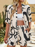Conjunto de Duas Peças com Camisa Solta Estampada e Shorts