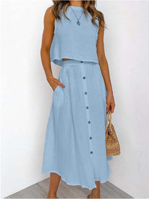 Conjunto com Camiseta sem Mangas e Vestido com Botões