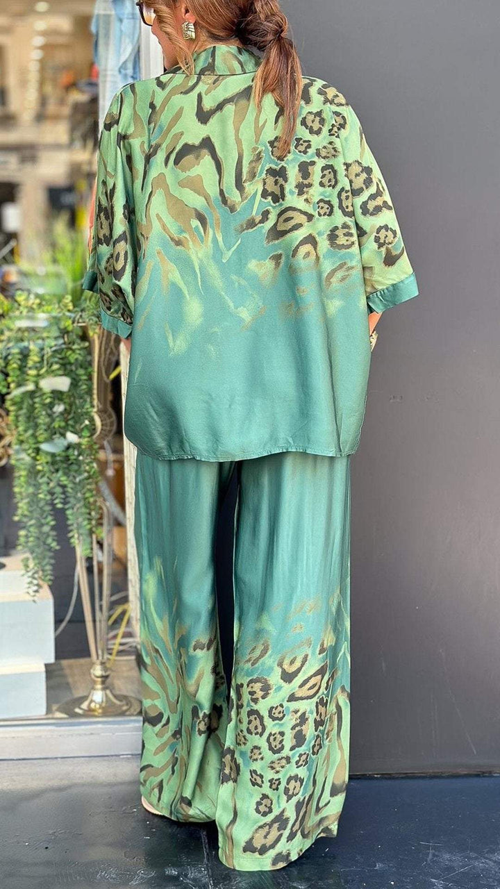 Conjunto Feminino Casual com Lapela e Estampa de Leopardo Gradiente