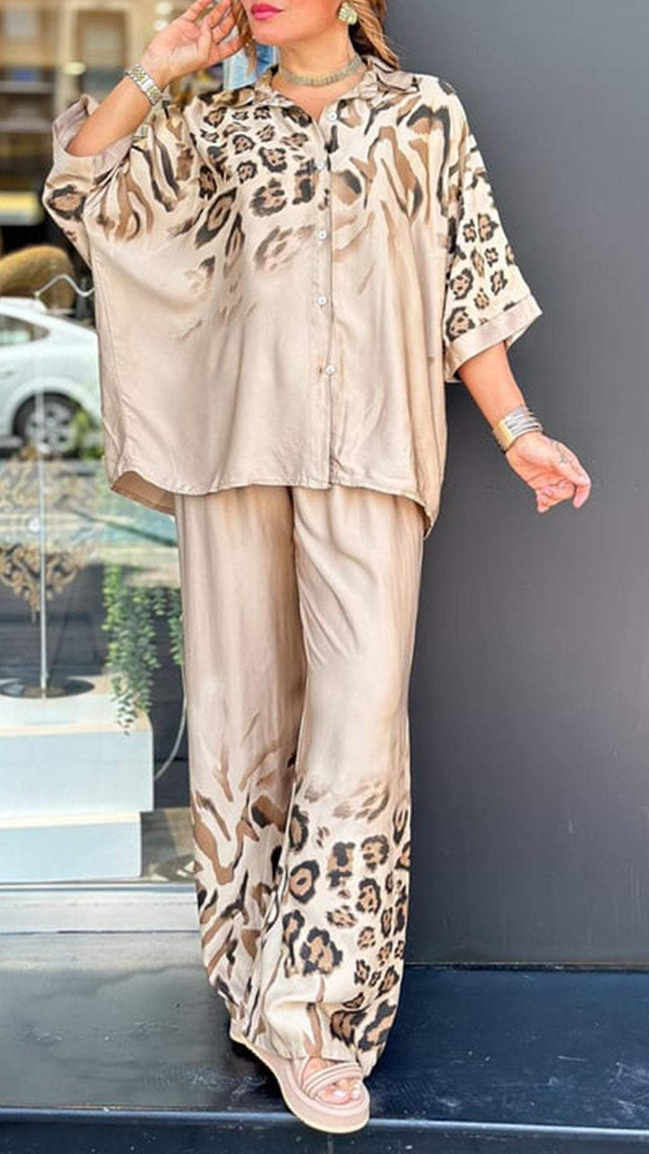 Conjunto Feminino Casual com Lapela e Estampa de Leopardo Gradiente