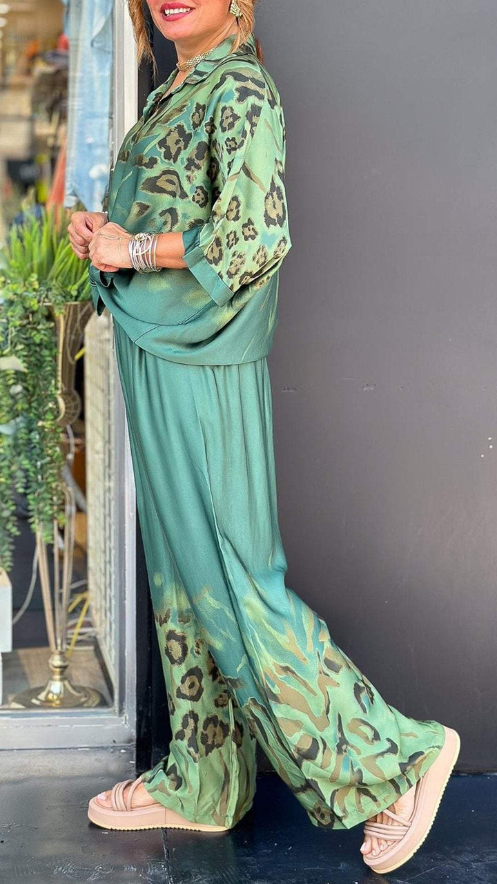 Conjunto Feminino Casual com Lapela e Estampa de Leopardo Gradiente