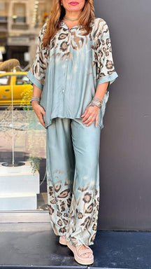Conjunto Feminino Casual com Lapela e Estampa de Leopardo Gradiente