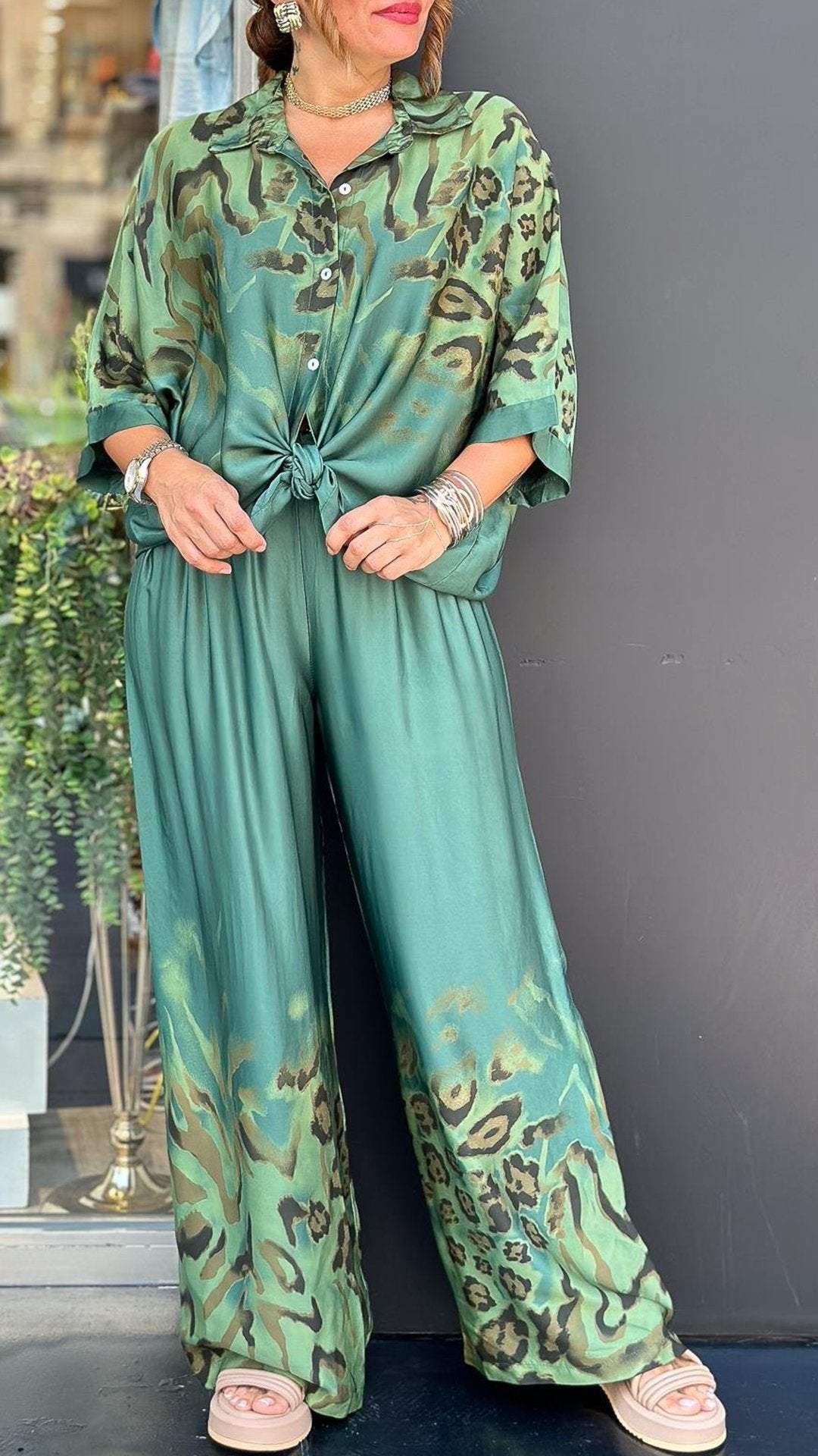 Conjunto Feminino Casual com Lapela e Estampa de Leopardo Gradiente - 7