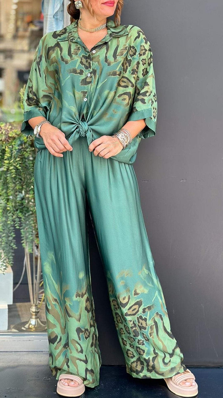 Conjunto Feminino Casual com Lapela e Estampa de Leopardo Gradiente