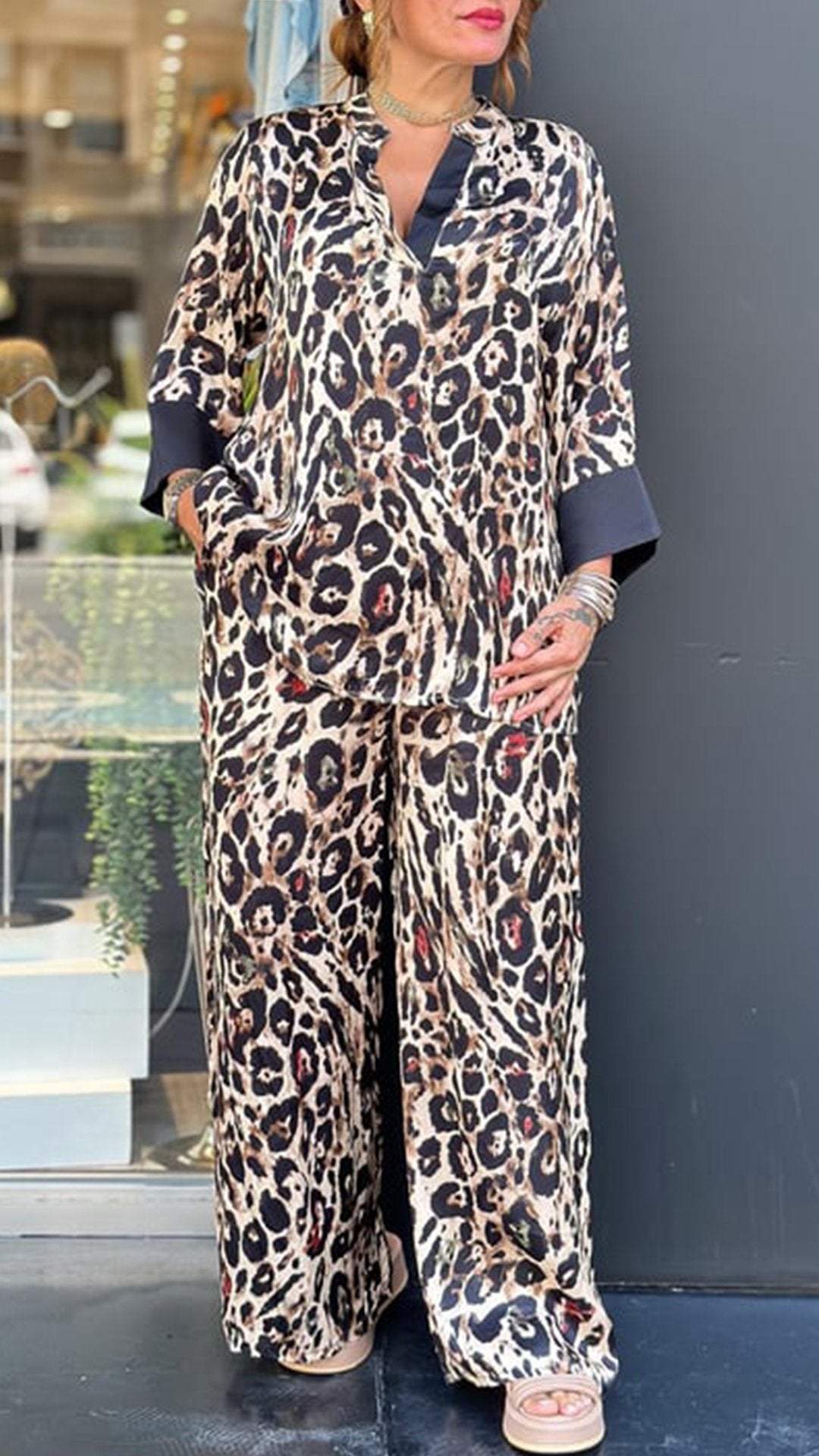 Conjunto Feminino Casual com Lapela e Manga Média com Estampa de Leopardo