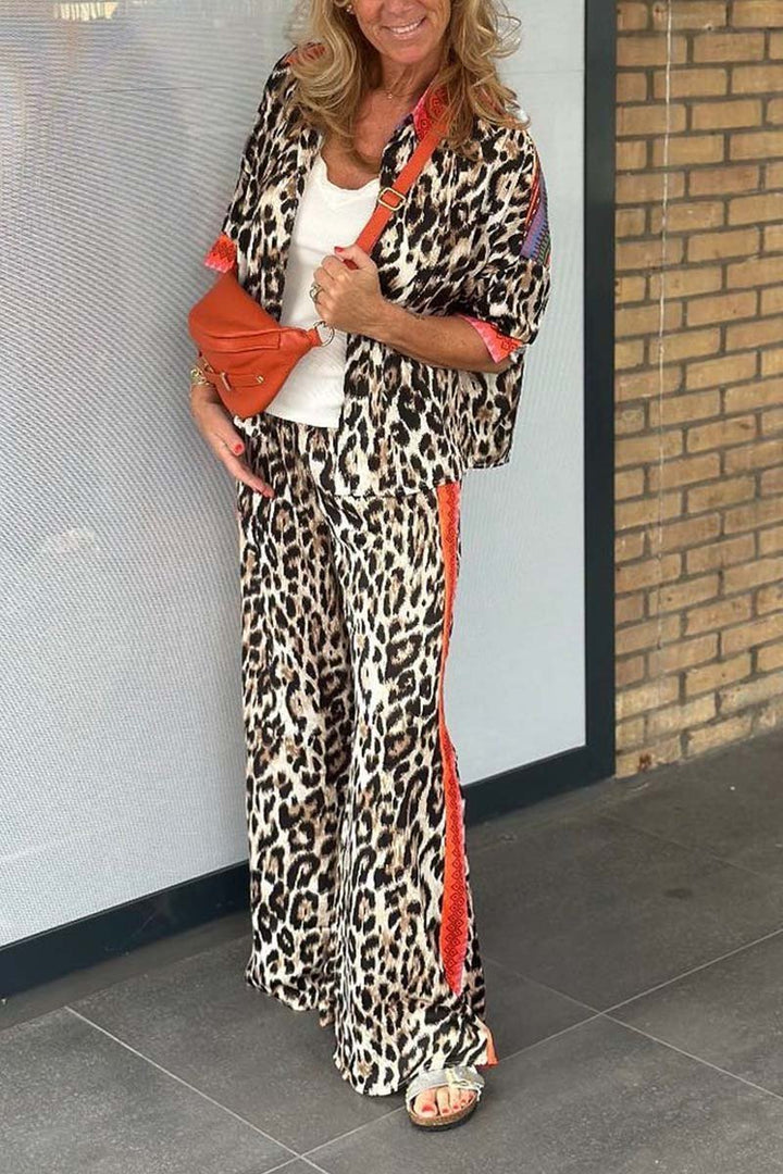 Conjunto Casual de Duas Peças com Estampa de Leopardo e Detalhes Laterais Coloridos