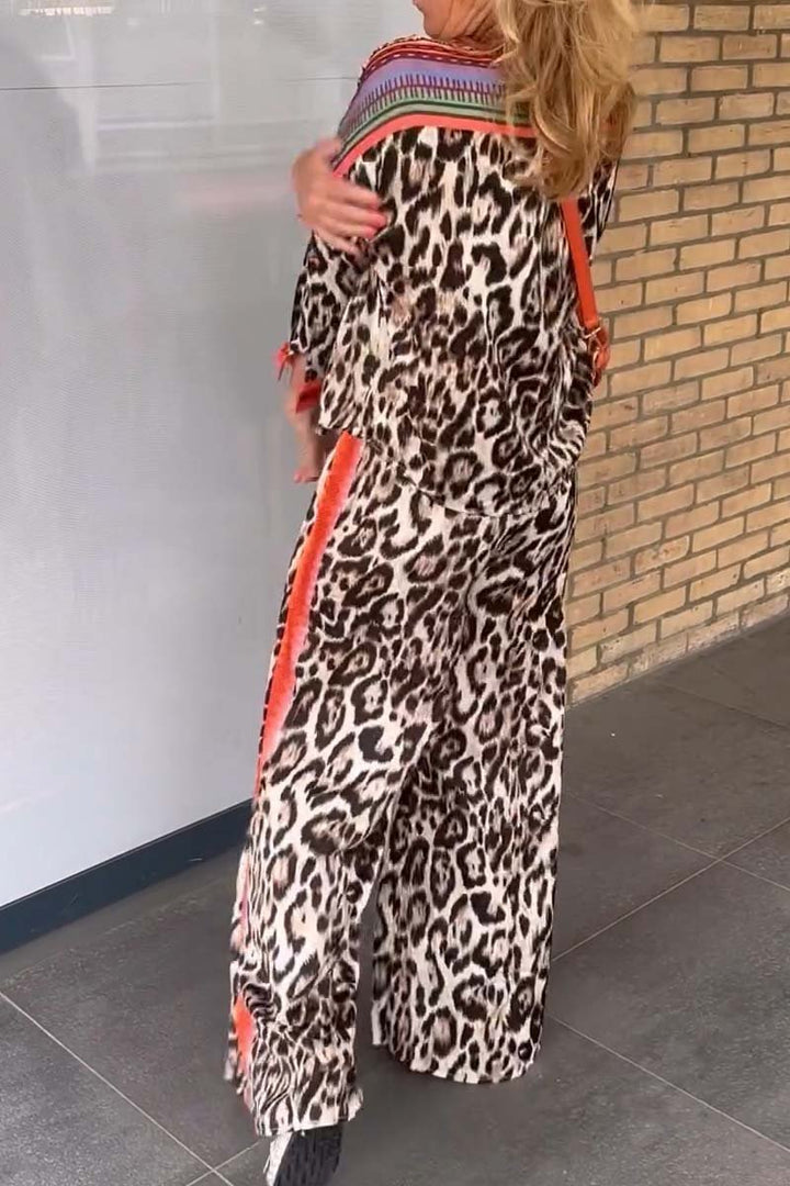 Conjunto Casual de Duas Peças com Estampa de Leopardo e Detalhes Laterais Coloridos
