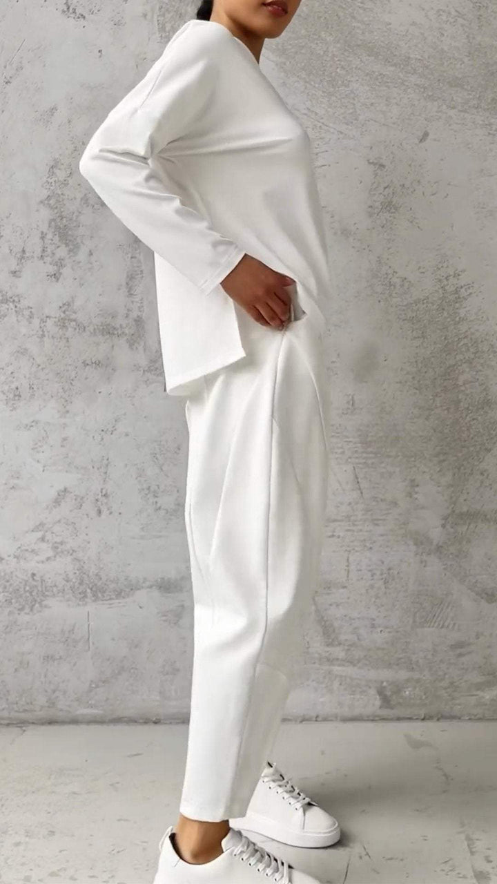 Conjunto Feminino Confortável com Gola Redonda e Design com Fenda