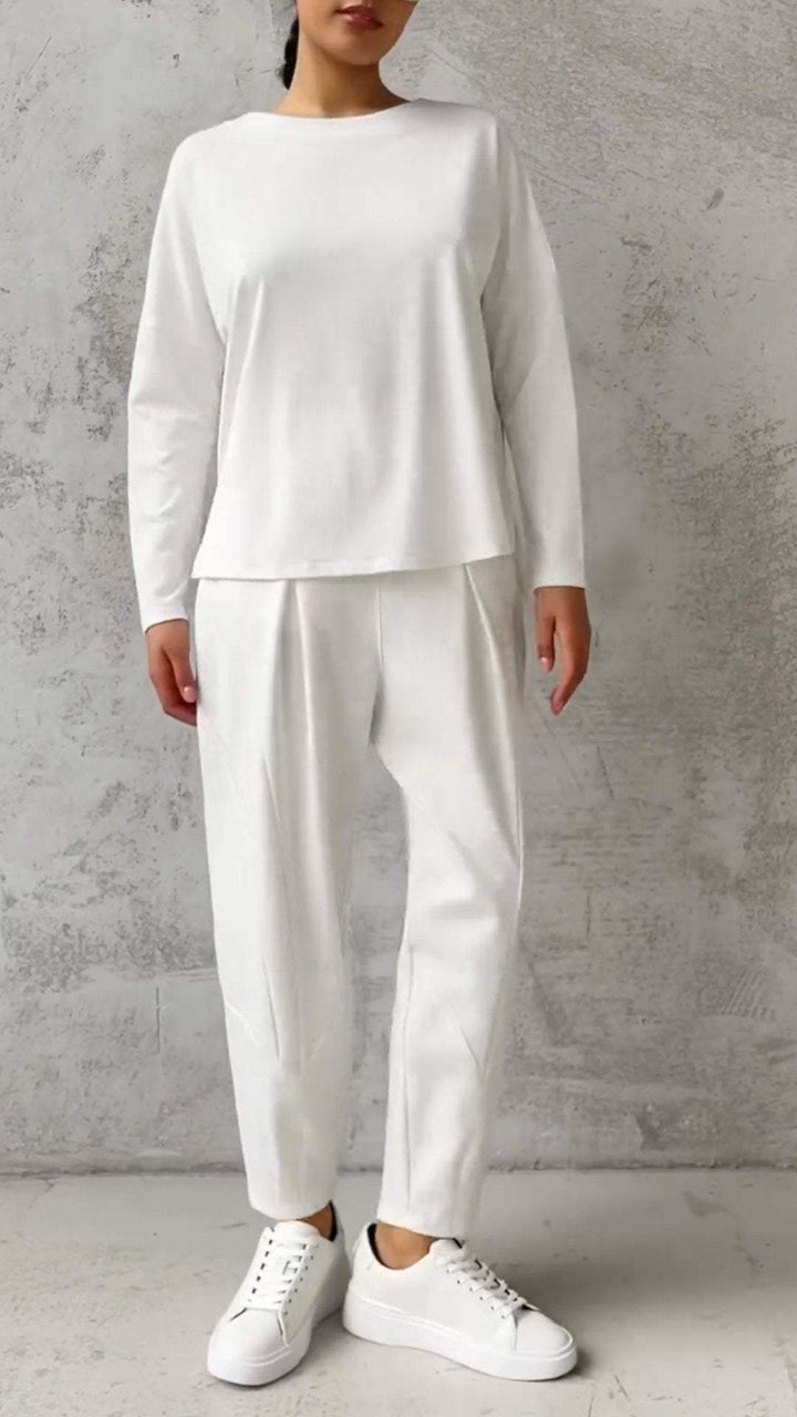 Conjunto Feminino Confortável com Gola Redonda e Design com Fenda