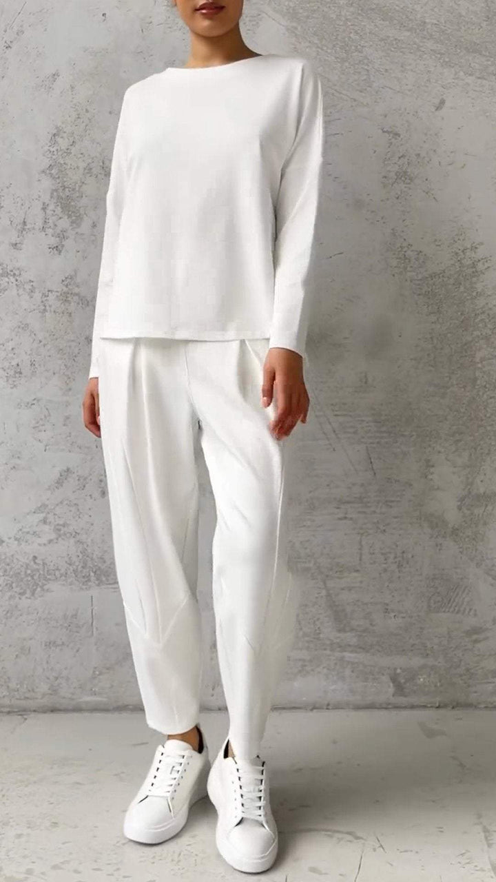 Conjunto Feminino Confortável com Gola Redonda e Design com Fenda